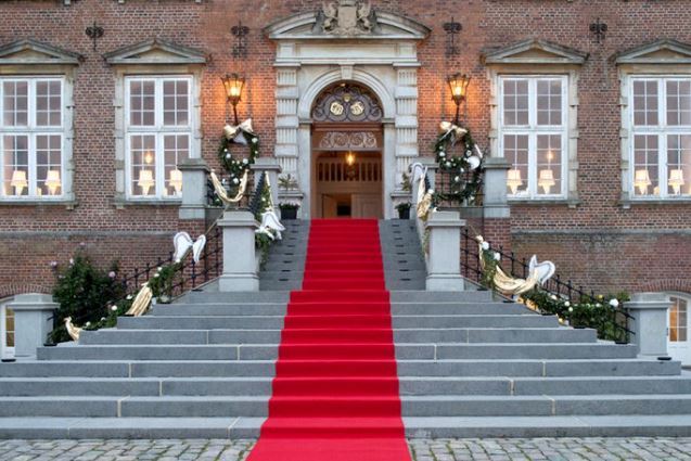 Caroline-Fleming-Castle-Red-Carpet-Ladies-Of-London