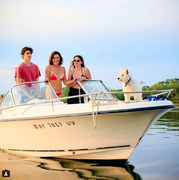 Luann de Lesseps with children