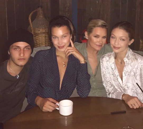 Yolanda-Hadid-Bella-Hadid-Gigi-Hadid-Anwar-Hadid