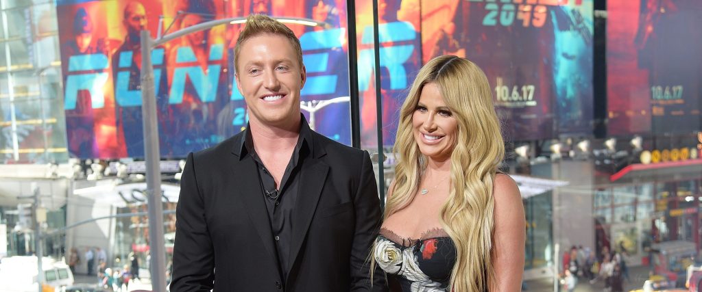 Kim Zolciak Visits "Extra"