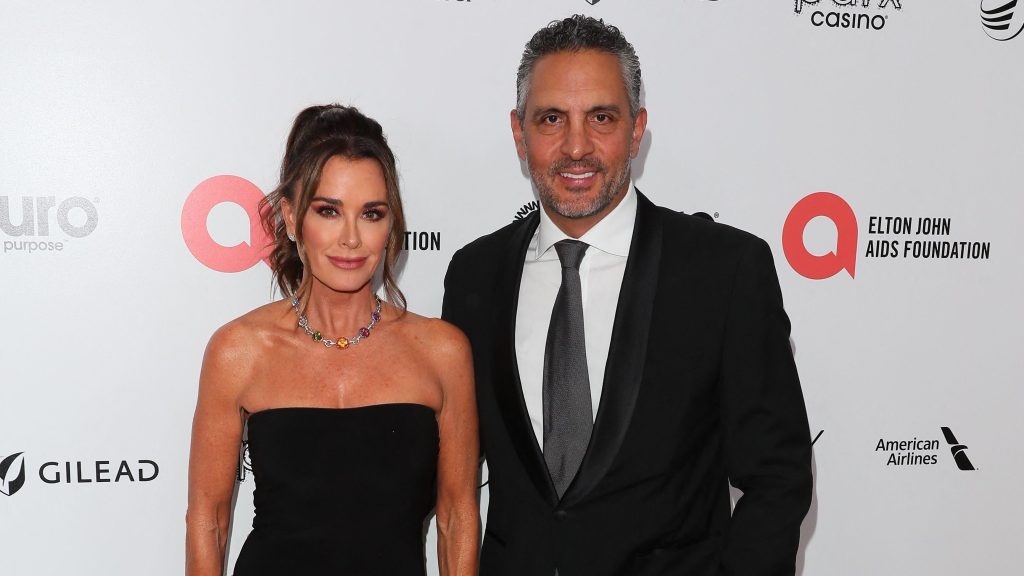 Kyle Richards and Mauricio Umansky on the red carpet.