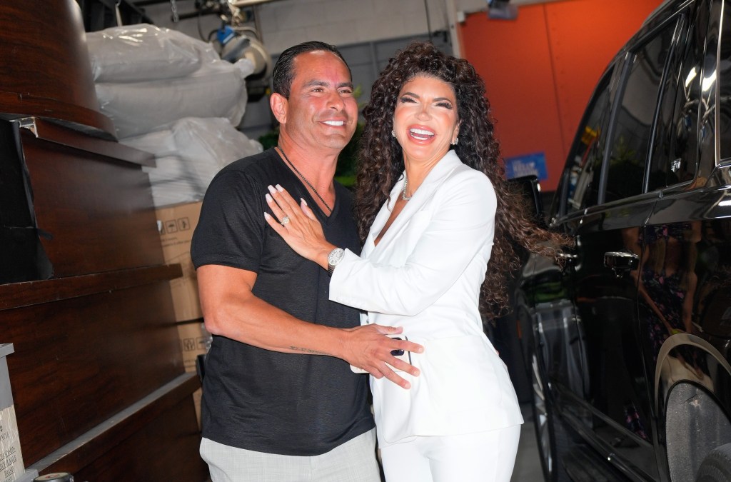 A laughing Luis Ruelas and wife, Teresa Giudice.