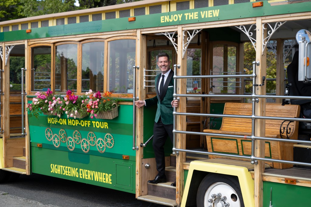 Bachelor Nation host Jesse Palmer