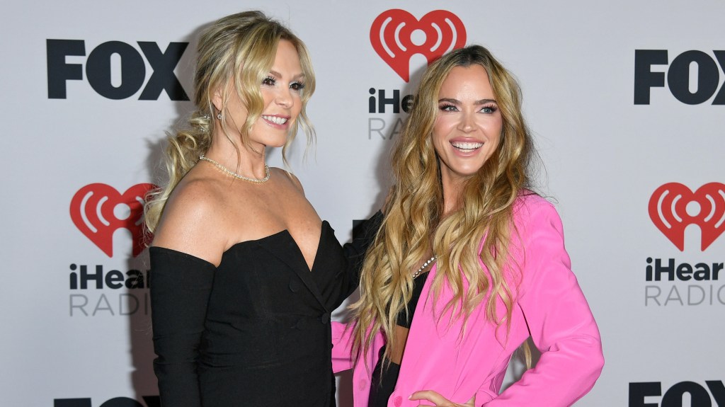 Two Ts In A Pod hosts Tamra Judge and Teddi Mellencamp.