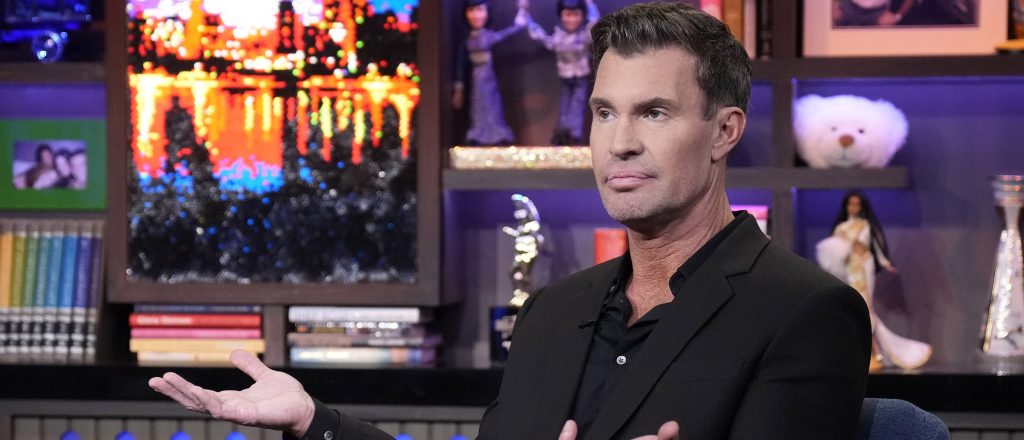 Jeff Lewis holding his hands out on WWHL.