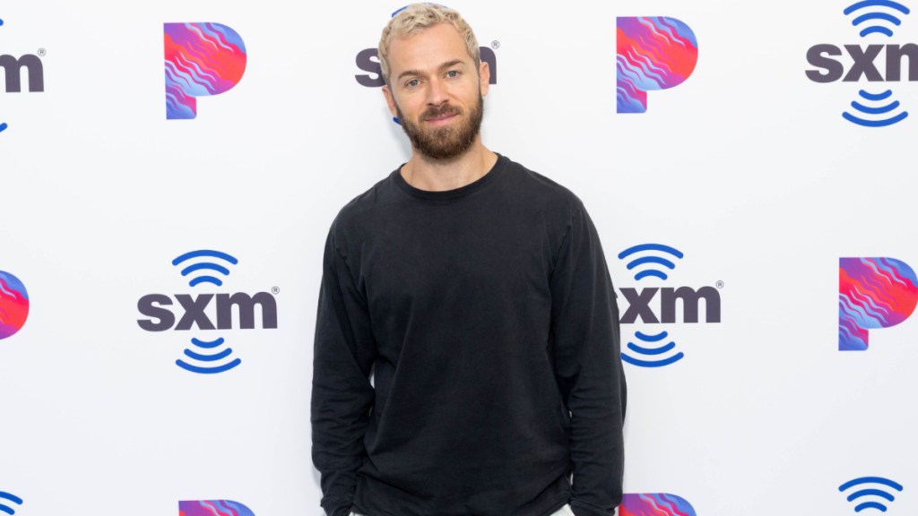 Artem returns Dancing with the Stars