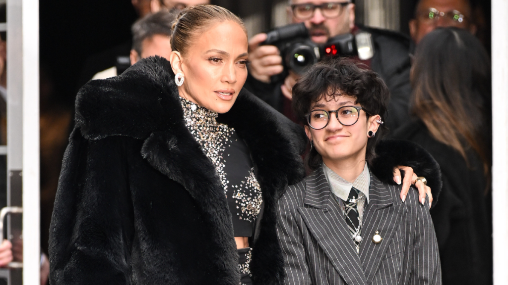 Jennifer Lopez shout paparazzi kid Emme