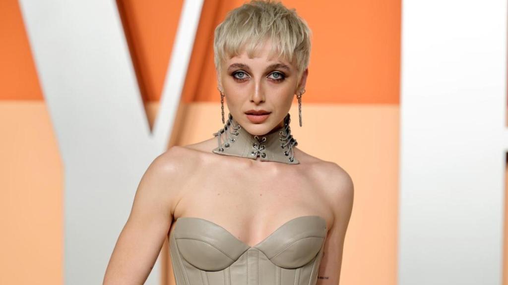 Emma Chamberlain haters, Emma Chamberlain it girl, Emma Chamberlain outfits, Emma Chamberlain