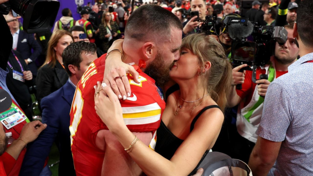 Taylor Swift Travis Kelce family puppy
