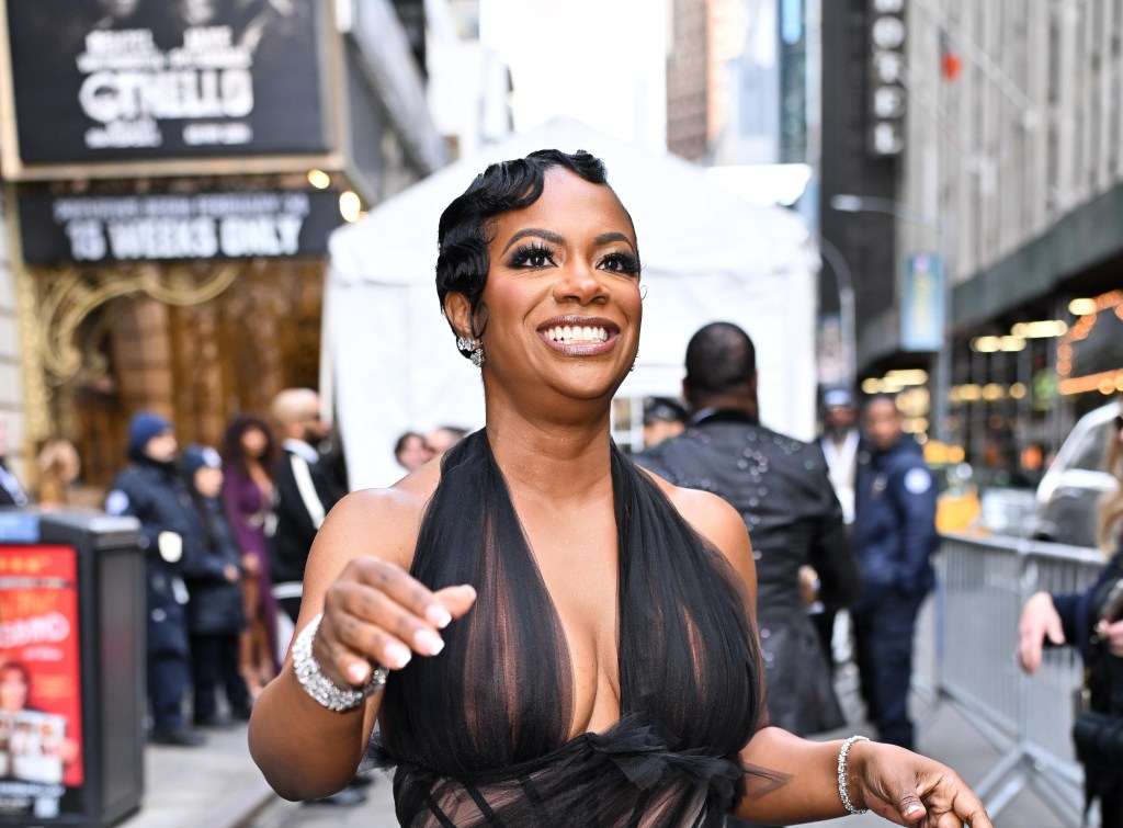 Kandi Burruss at the opening night of Othello