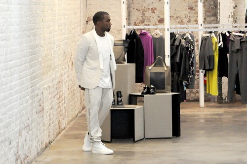 kim kardashian and kanye west shop 020912