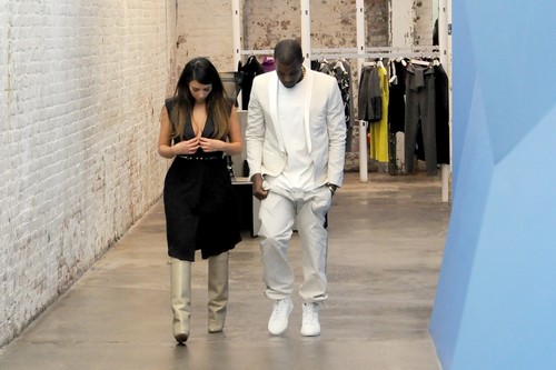 kim kardashian and kanye west shop 2 020912